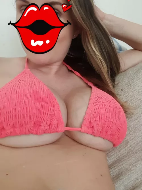 Up vote if you want a pm of my titts coved I'm cum