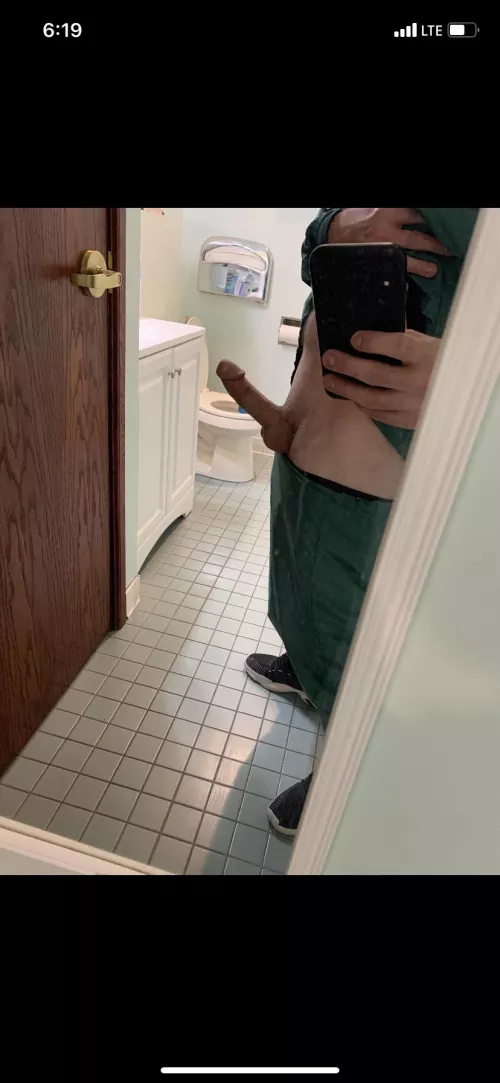 Upvote, and Iβll blow you in the bathroom π€€