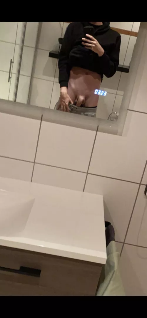 Upvote for a free nude🤭
