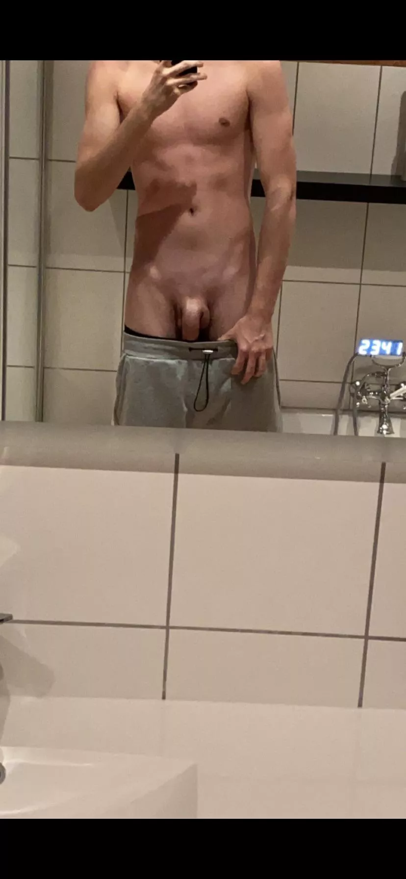 Upvote for a gift🎄😈 I’m 18