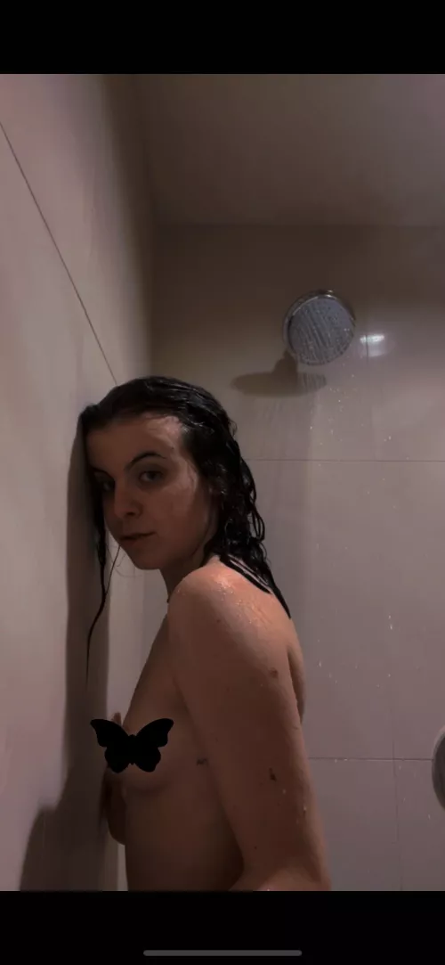 Upvote for a nude in your dm;)