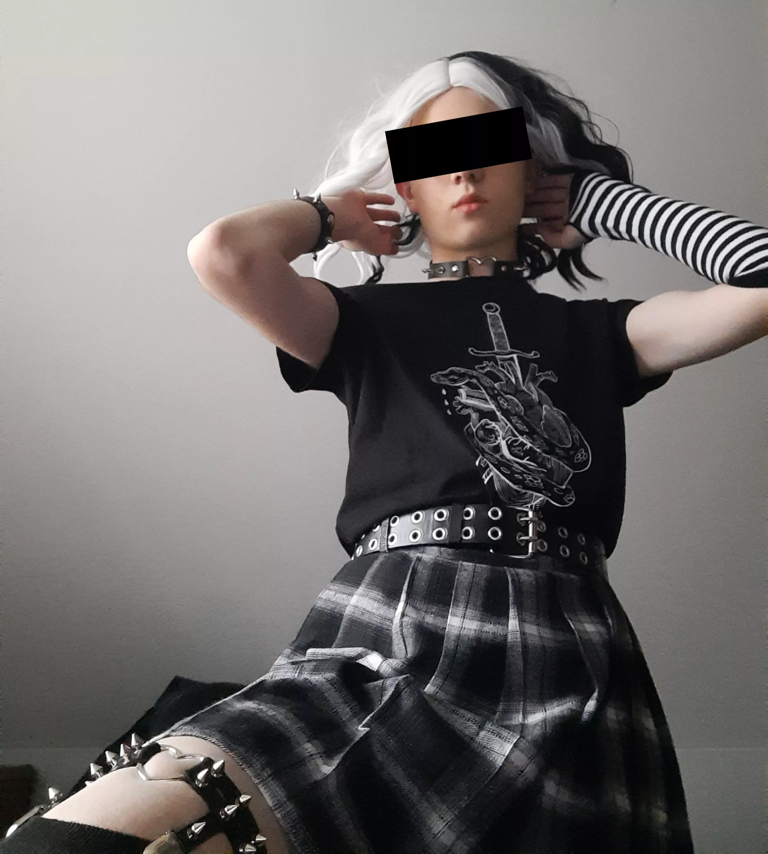 Upvote if you like my outfits ...or beeing dominated😈