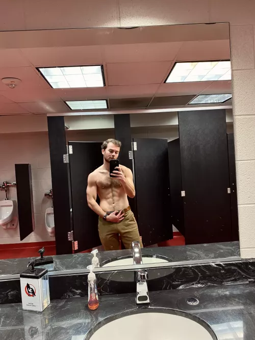 Upvote if you want me to drop the pants😏