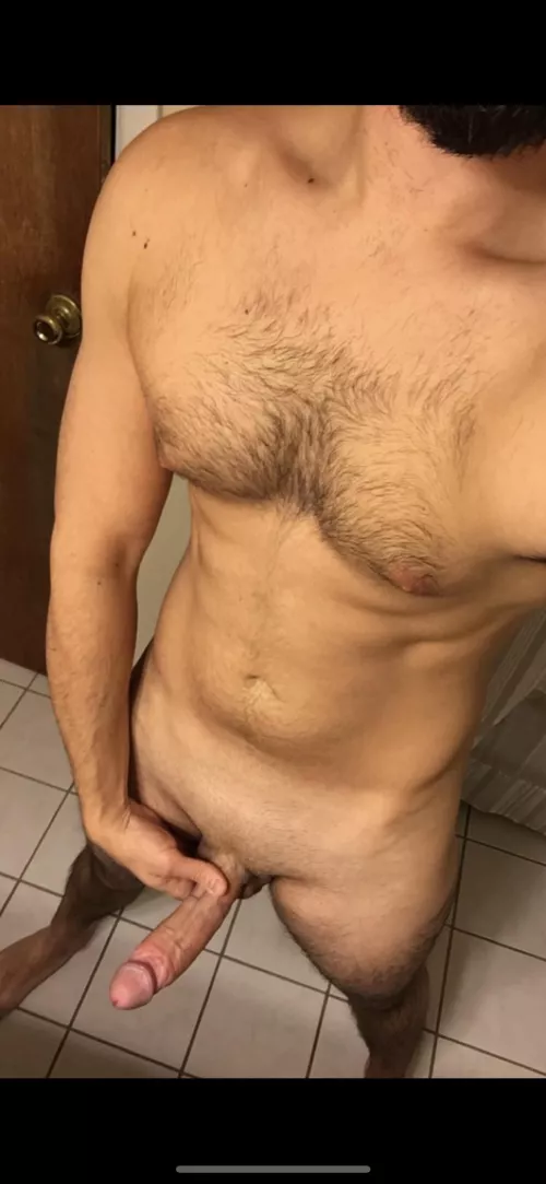Upvote if you want to be the first man to suck my dick