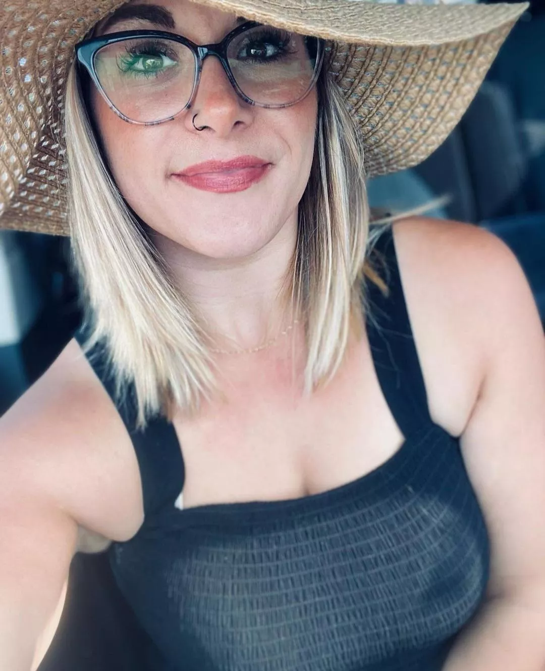 Upvote if you'd pound her Upvote if you'd pound her