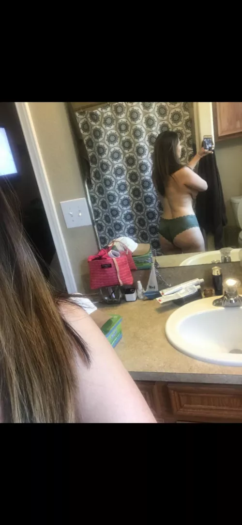 Upvote if youโre jerking off to me๐