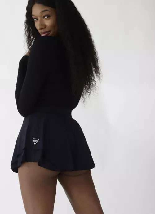 Upvote to smack it 🍑