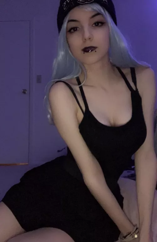 Use me? 🖤 Use me? 🖤