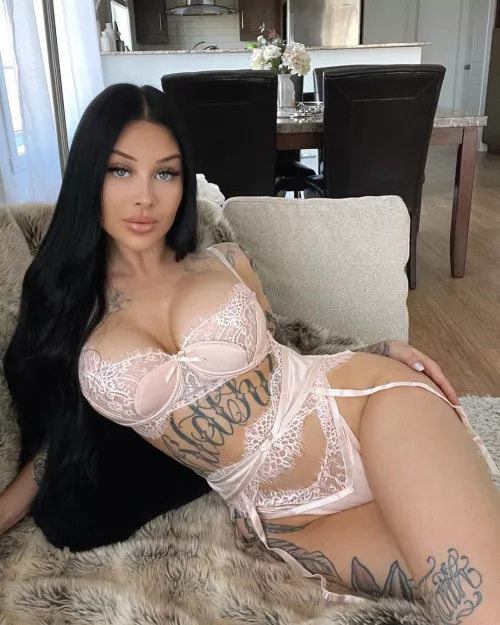 Valerie (@valerie.c_) [Instagram]