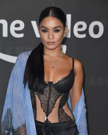 Vanessa Hudgens looking fine in lingerie Vanessa Hudgens looking fine in lingerie
