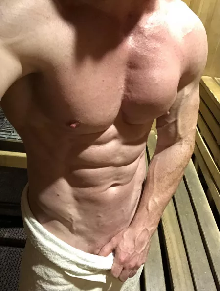 Veins-a-Popping in the sauna Veins-a-Popping in the sauna
