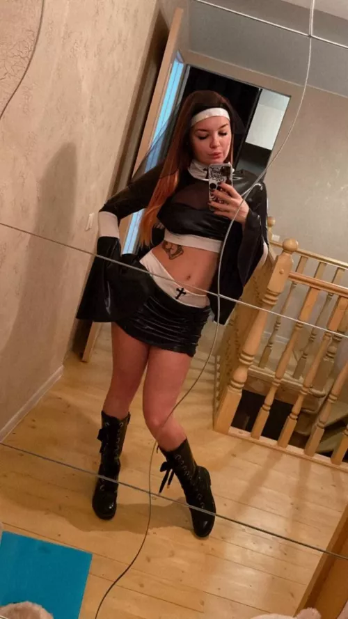 Very beautiful and sexy outfit, I think this color suits me, what do you think?