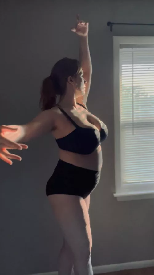 Very curvy, very hairy, ballerina