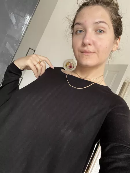 Very subtle braless for the office π