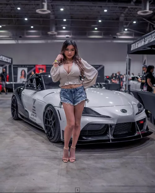 Vicki Li CarShow