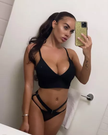 Victoria June i am in love with u😳🥰