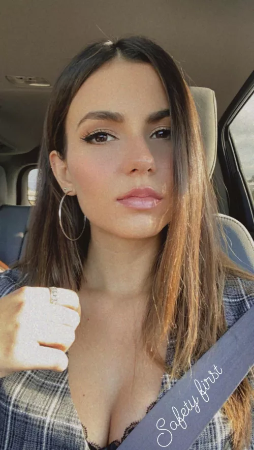 Victoria Justice 🤤 Victoria Justice 🤤