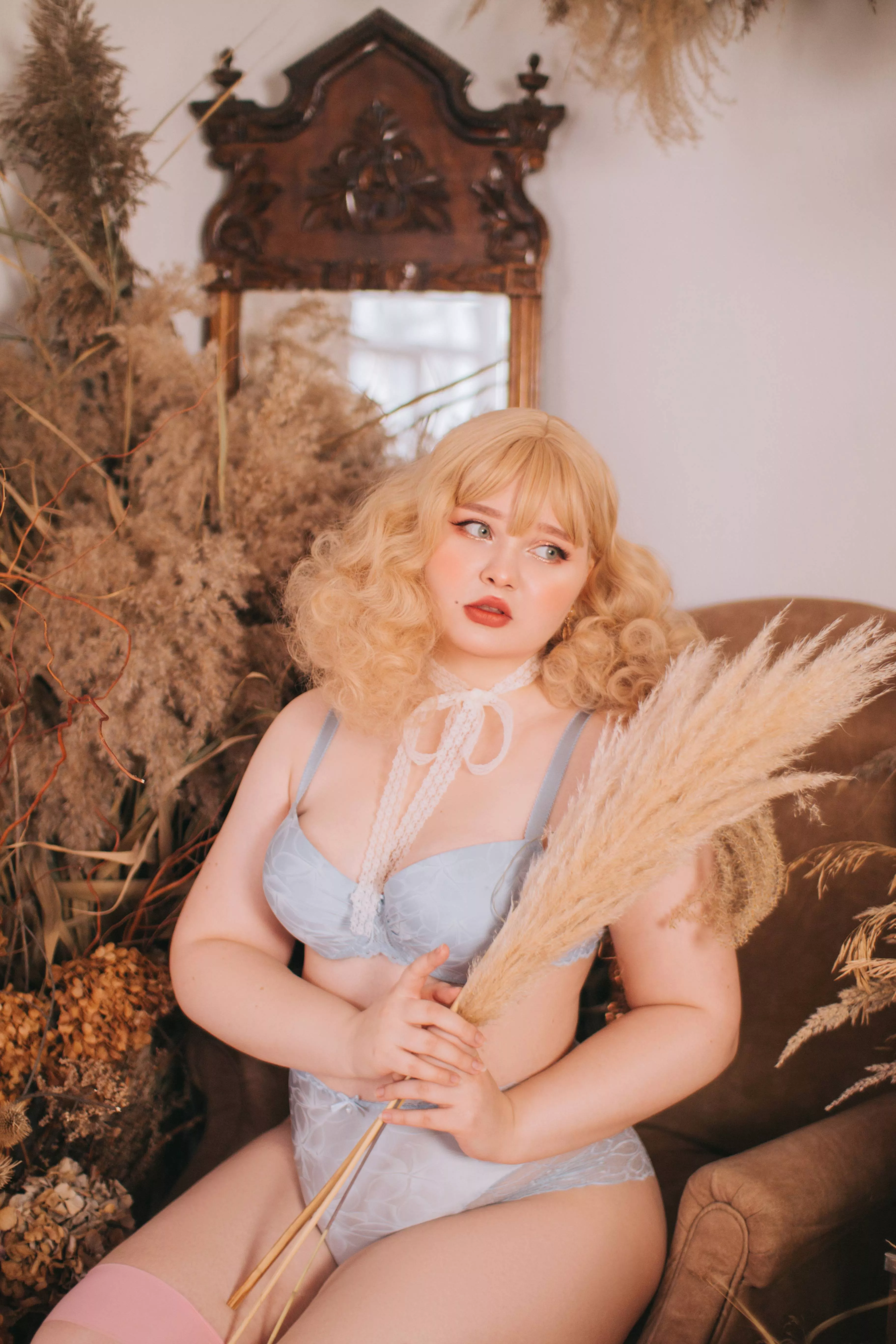 Vintage is where the chubby beauty thrives the most! Vintage is where the chubby beauty thrives the most!