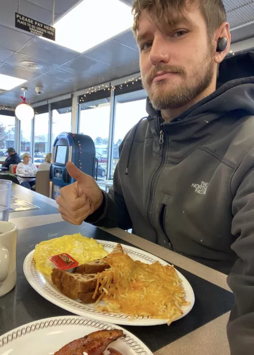 Waffle House hits different on rainy and cold days js 😘 hi everyone!