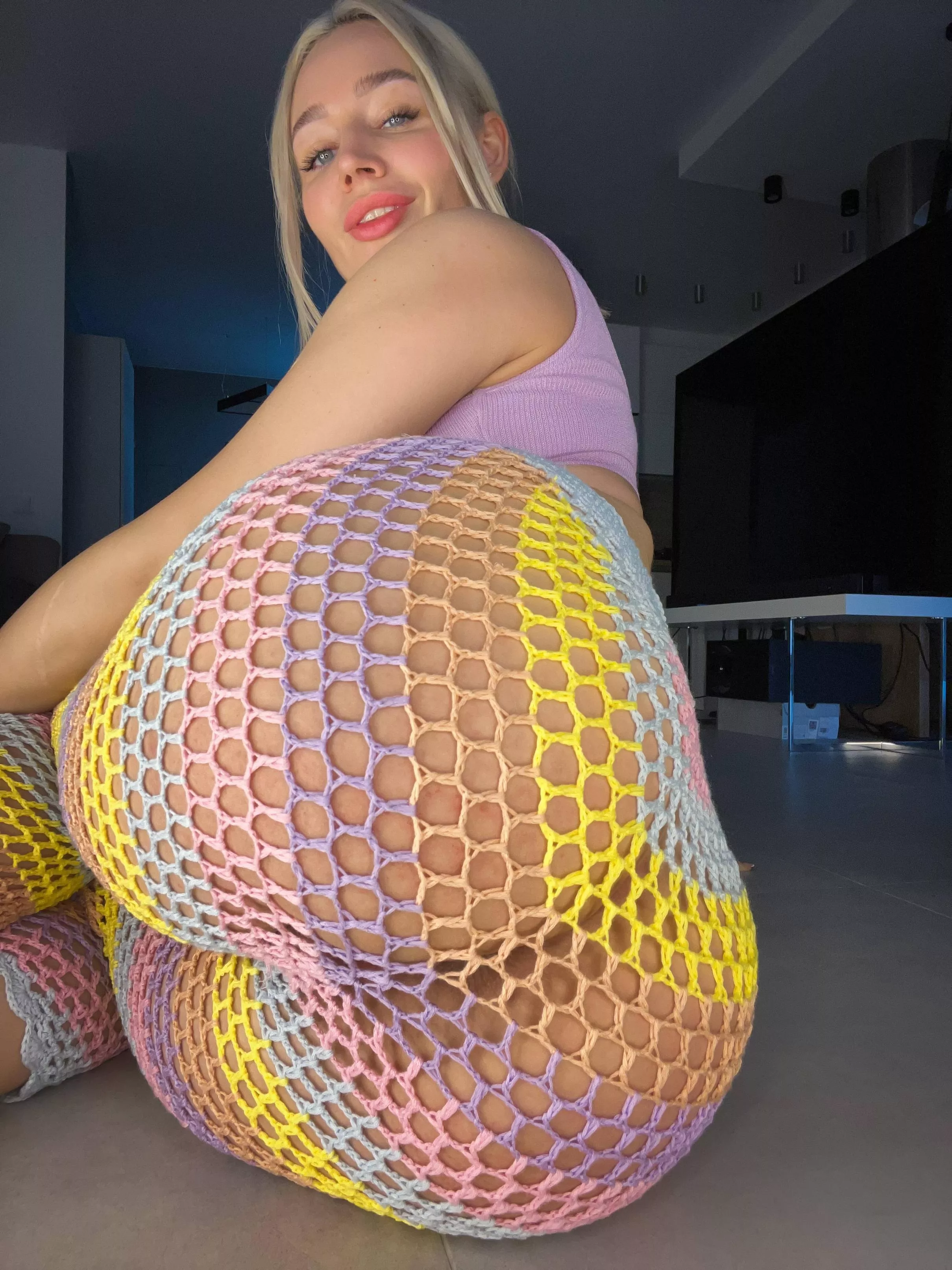 Waiting for u to get me in ur house to fuck😘