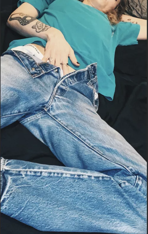 waiting for ya to hit my dm's ;) waiting for ya to hit my dm's ;)