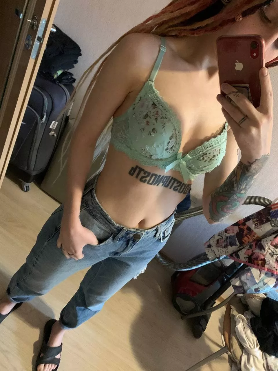 Waiting for you between my legs😈💦