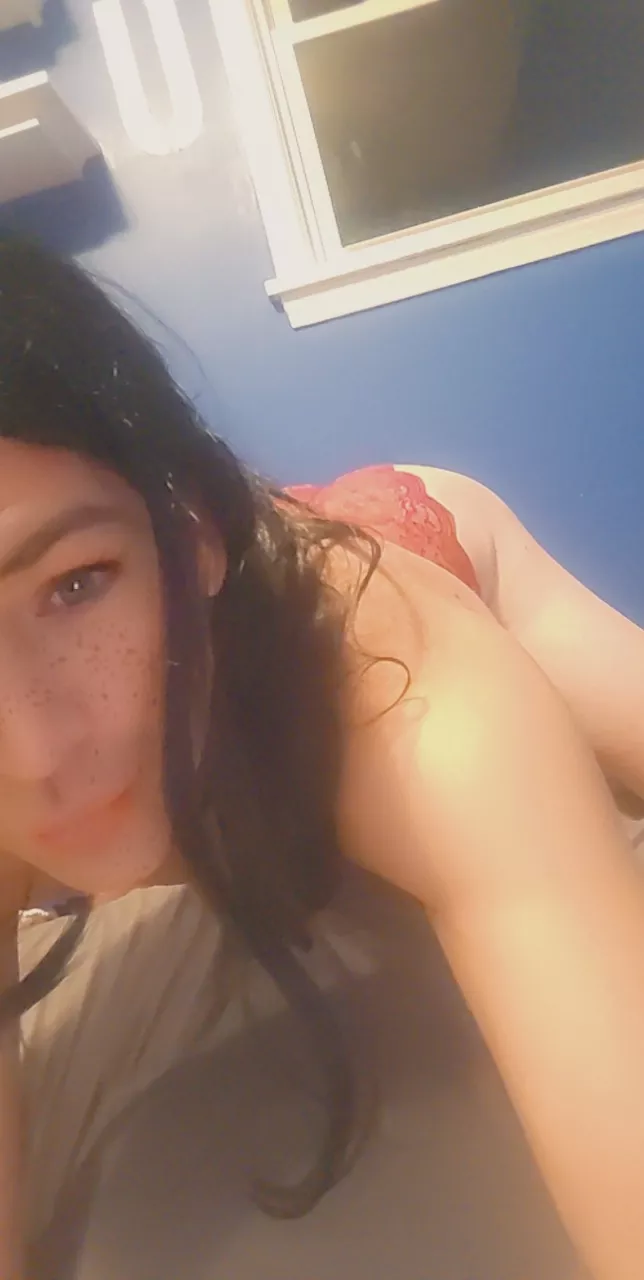 Waiting in bed for you π₯° Waiting in bed for you π₯°