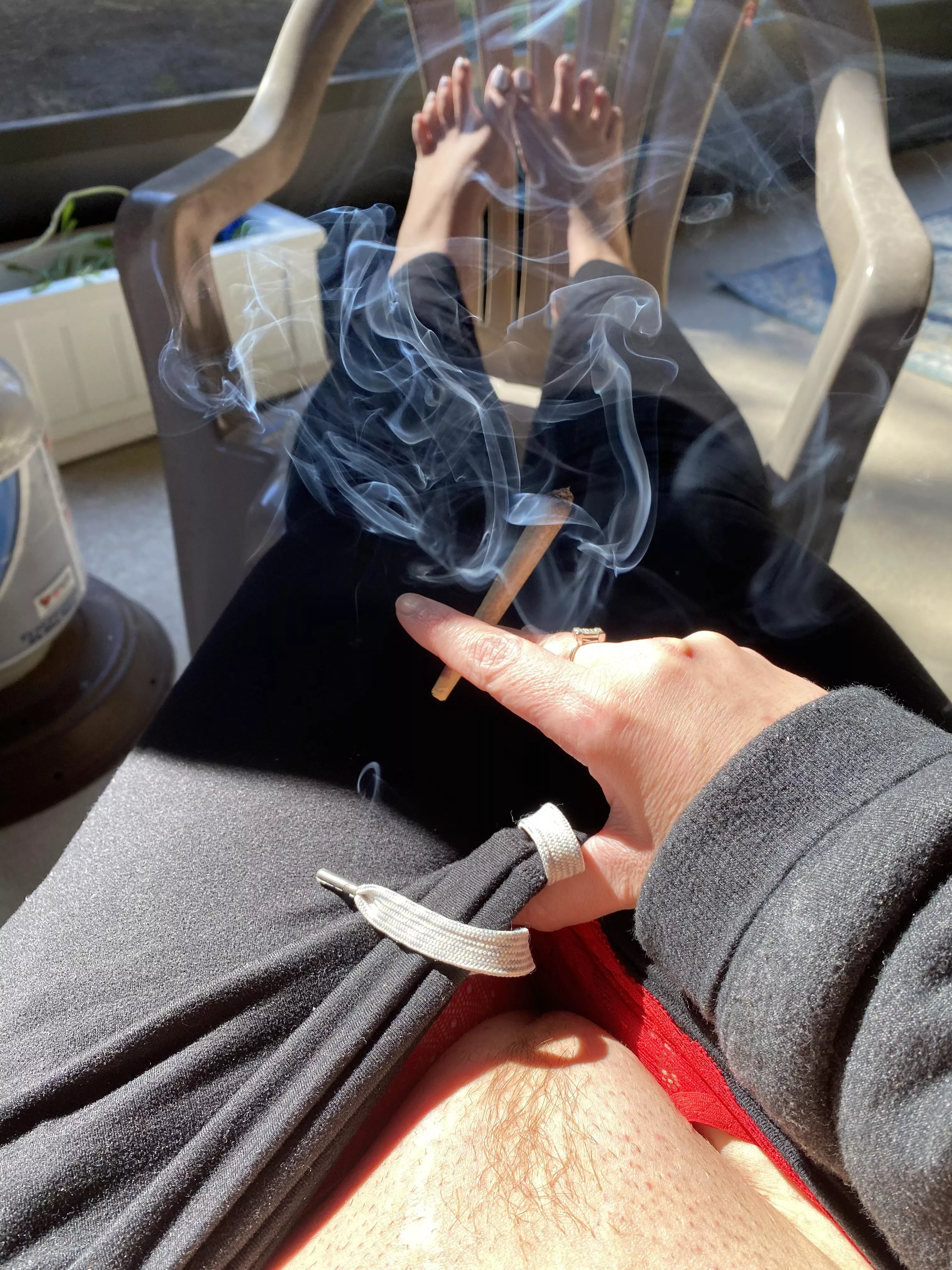 Wake and bake!! Happy Valentine’s Day 😻🔥(f)