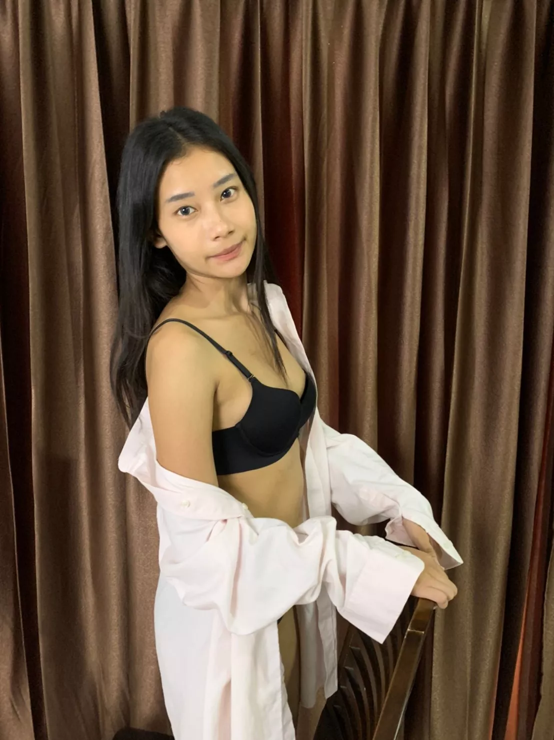 Wake up and do sexy pose on my chair ?