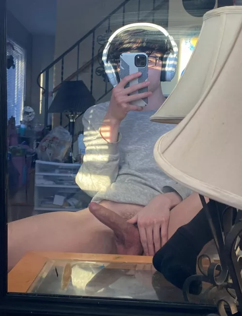 Wanna be under my desk while I game 😈