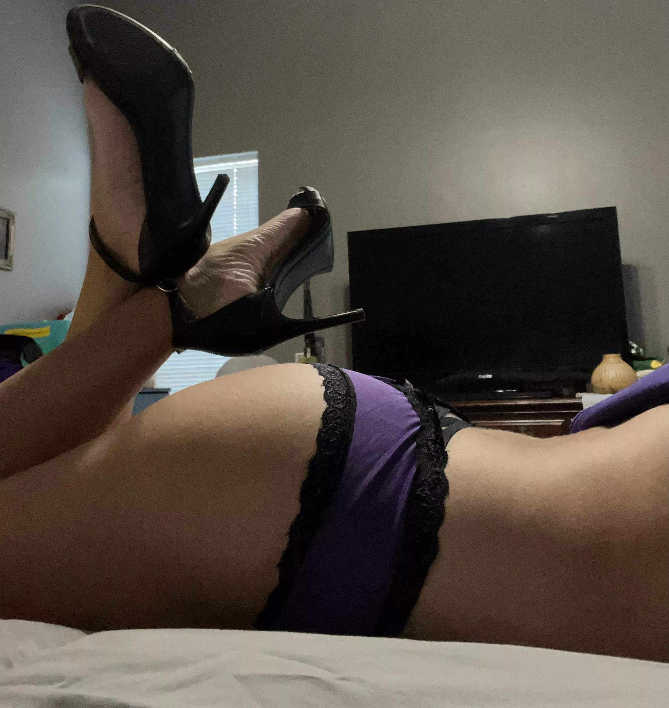 Wanna come play with this cute little butt? 🤤🔥 Wanna come play with this cute little butt? 🤤🔥