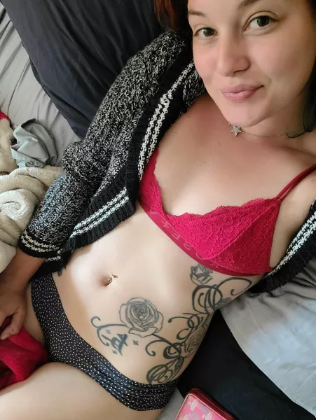 Wanna cum cuddle ??