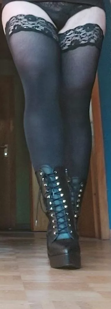 Wanna fuck me in my stockings ?🥵💗