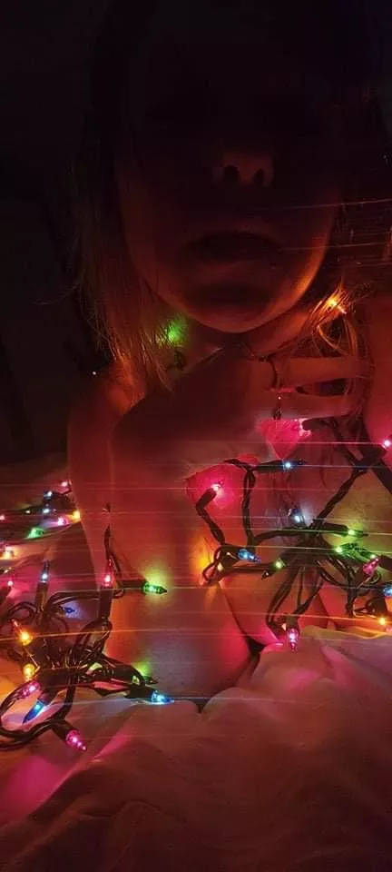 Wanna fuck me well I’m tied in these lights