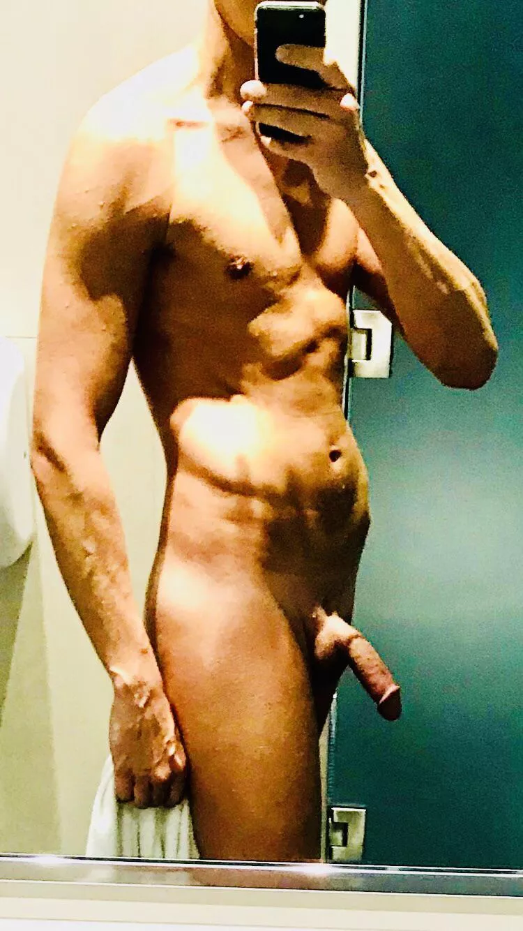 Wanna hit the showers? (M) 28 Wanna hit the showers? (M) 28