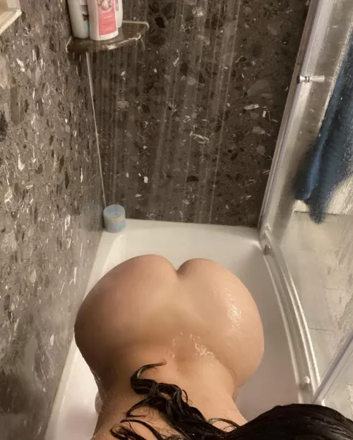 Wanna join me before I go to work 😉😘