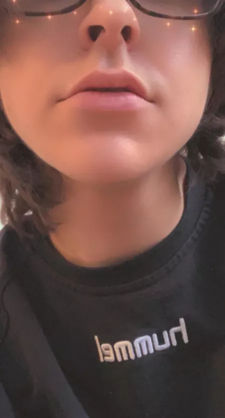 Wanna kiss me? Wanna kiss me?