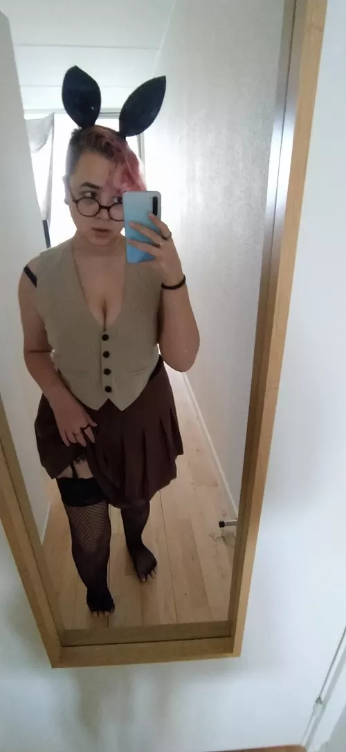 Wanna kiss or fuck when the clock rings 12? ❤