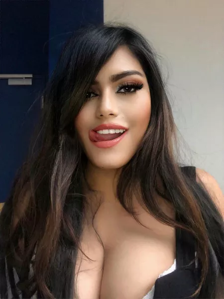 Wanna know what i can do with this tongue?