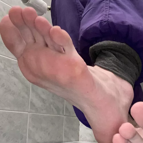 Wanna lick my feet?😈