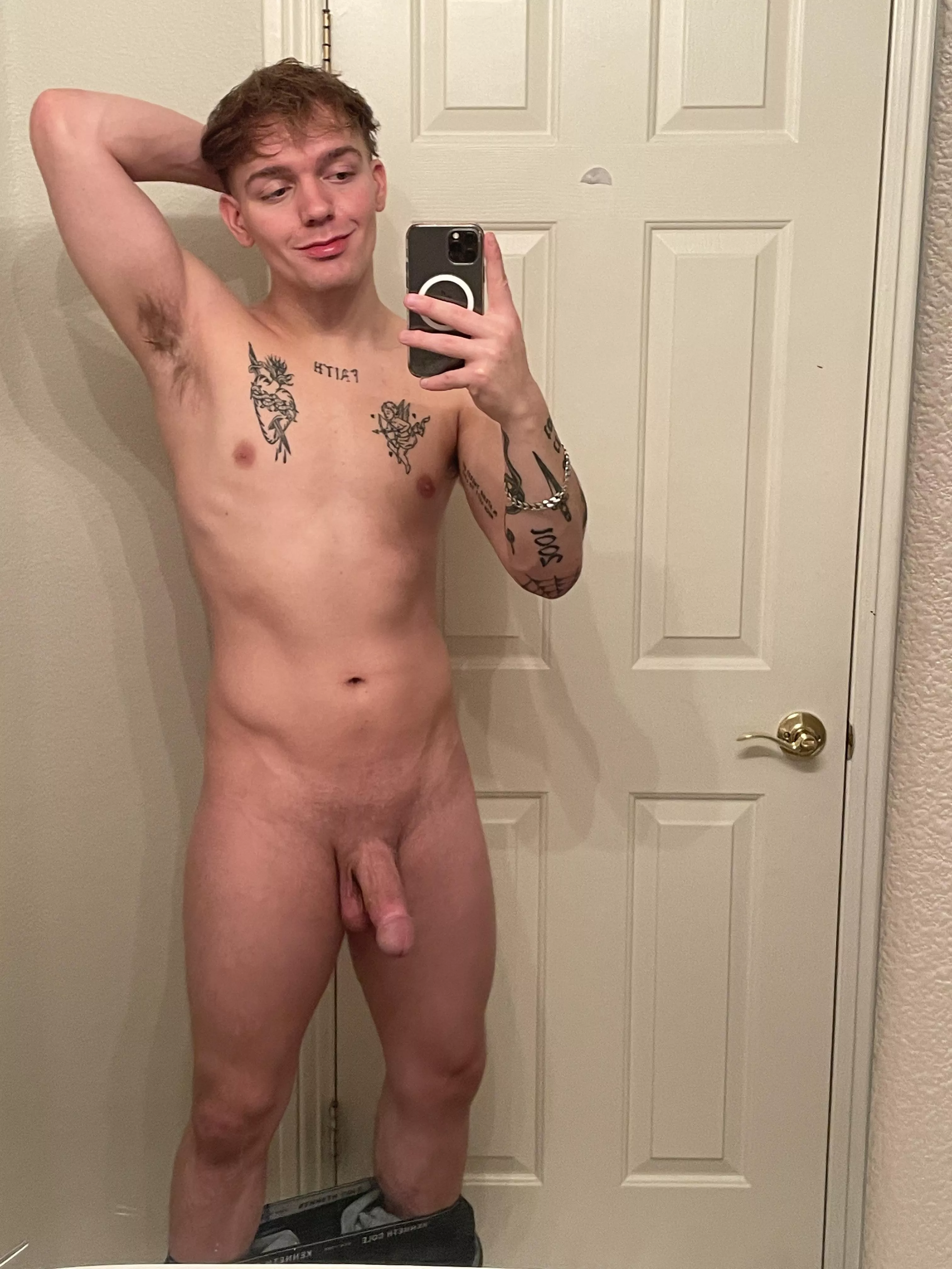 Wanna make me hard and fuck in the bathroom? Wanna make me hard and fuck in the bathroom?