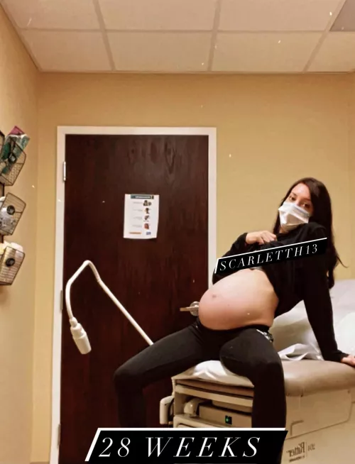Wanna play doctor? π 28 weeks with my 3rd