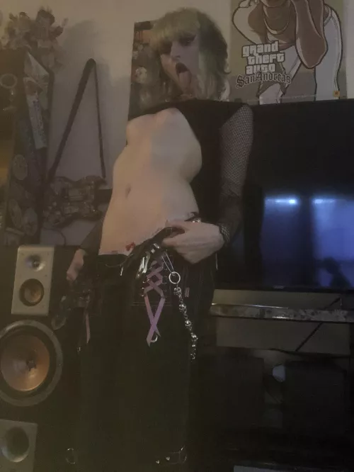 Wanna play some old school guitar hero? Like the mall arcade days ;)