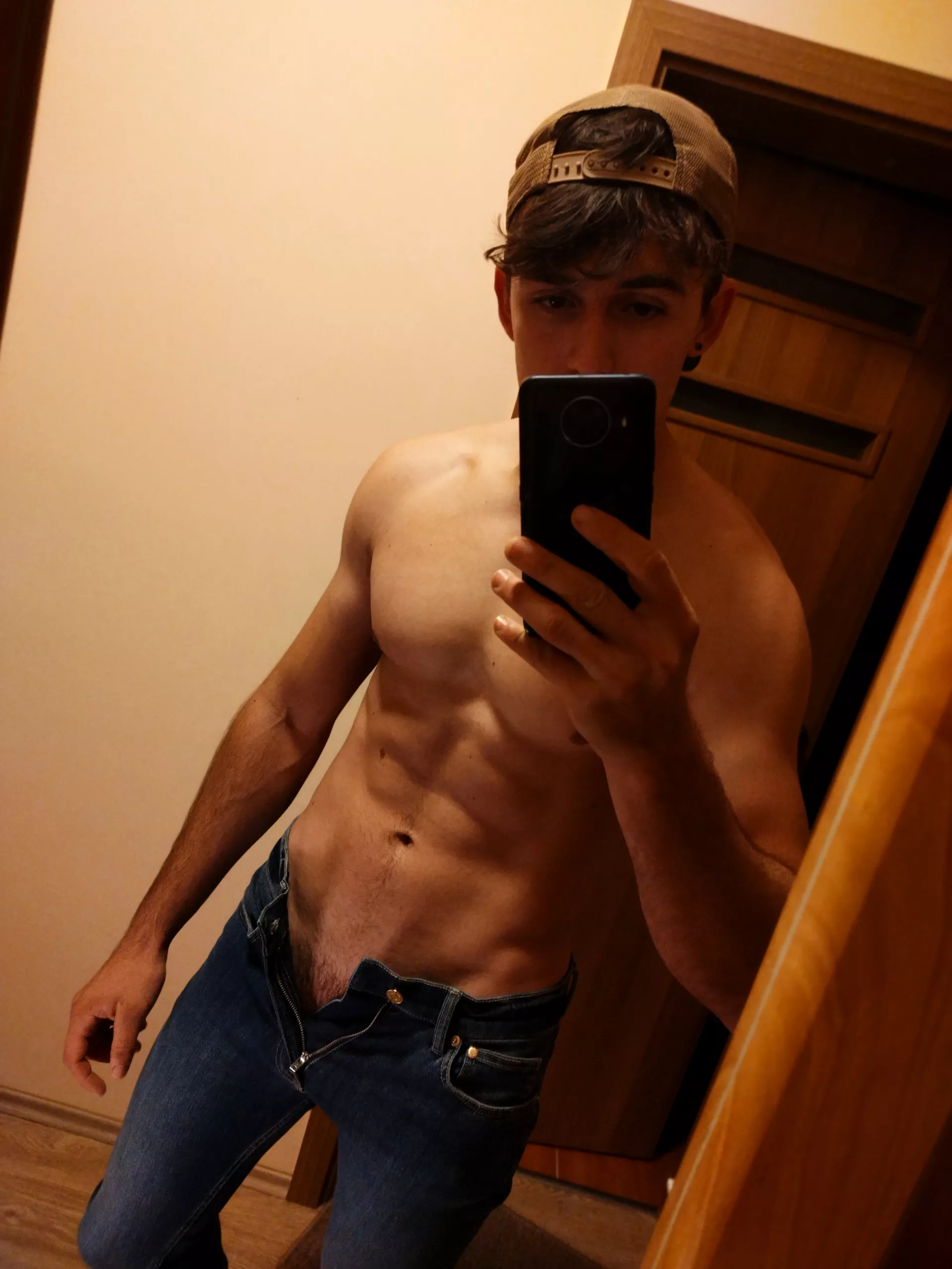 Wanna play with me?😘