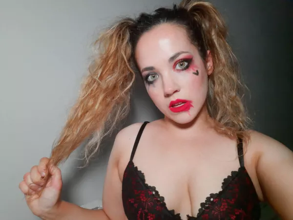 Wanna see me do naughty things as Harley Quinn? You know what to do 😉