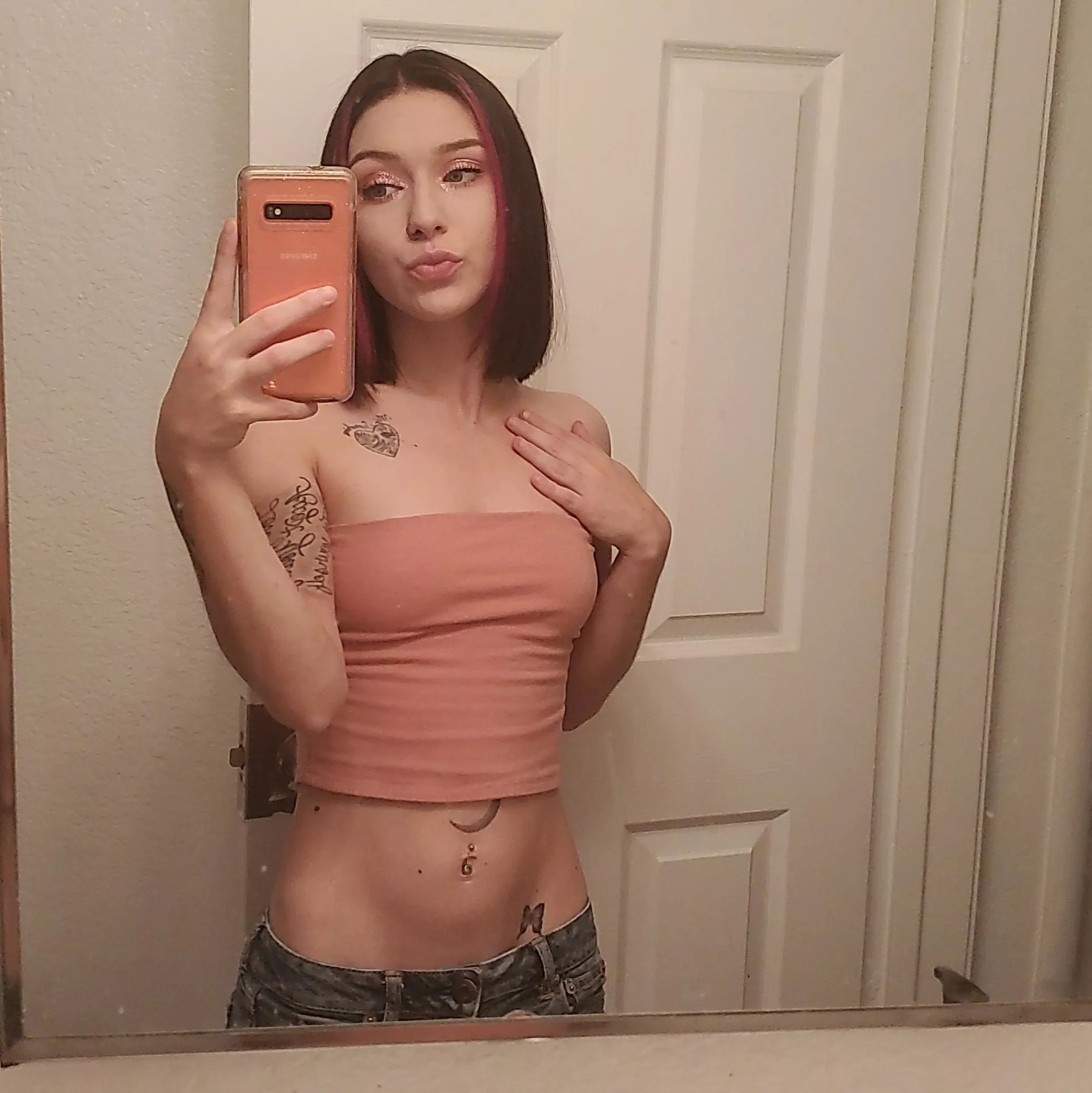 Wanna see me do naughty things? Wanna see me do naughty things?