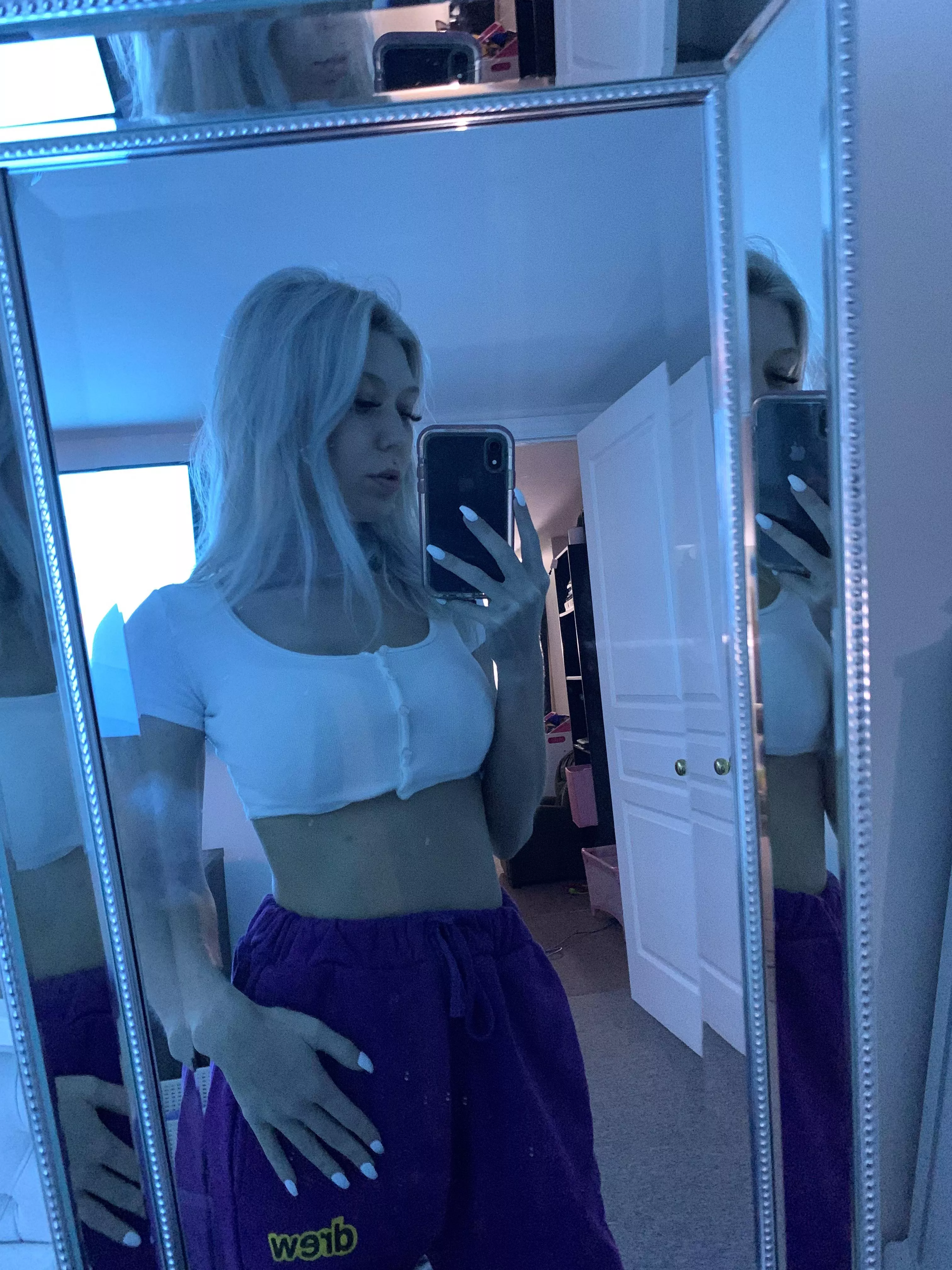 Wanna see me in less?🙈⬇️ Wanna see me in less?🙈⬇️