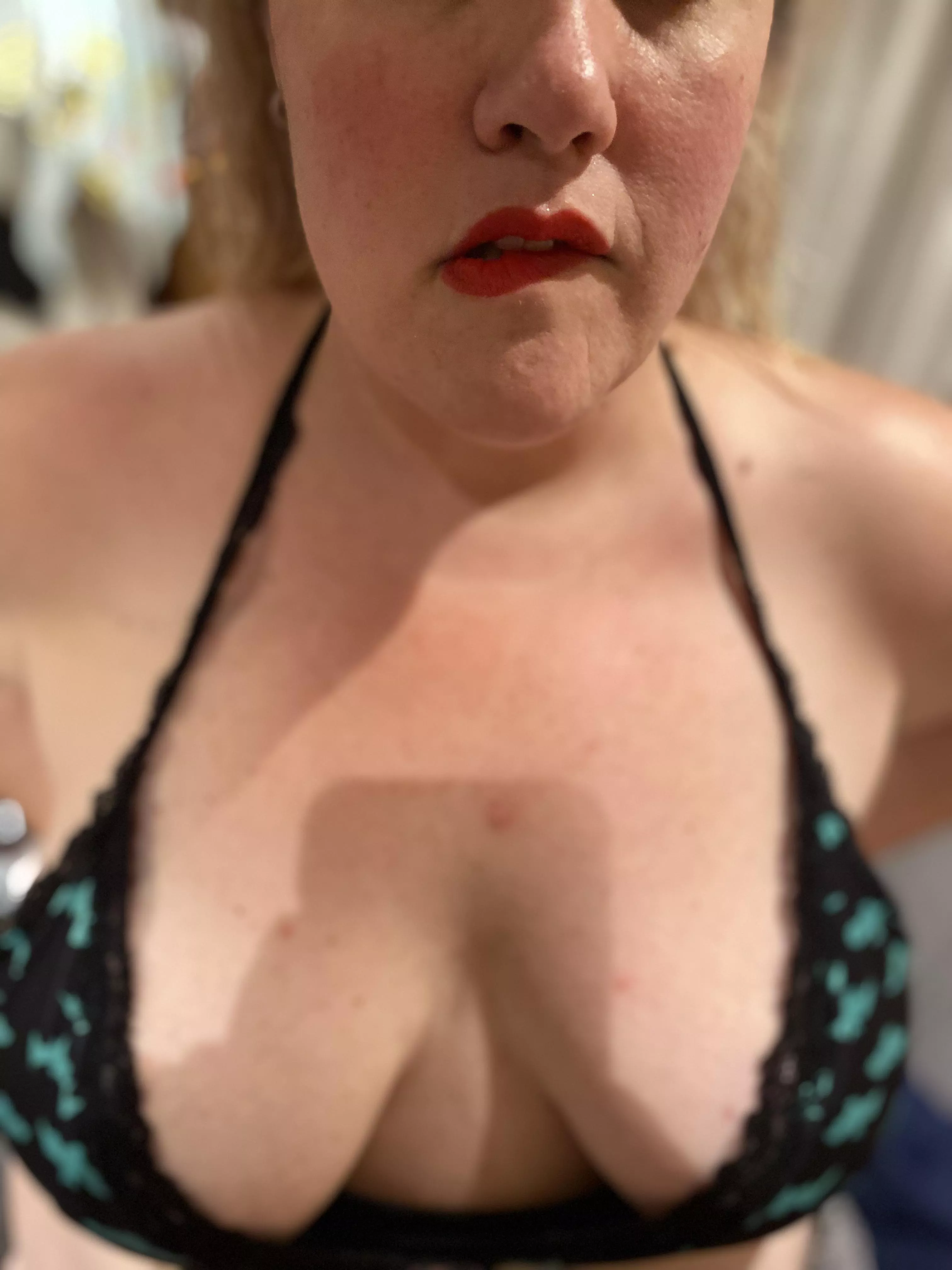 Wanna see that matching panties.