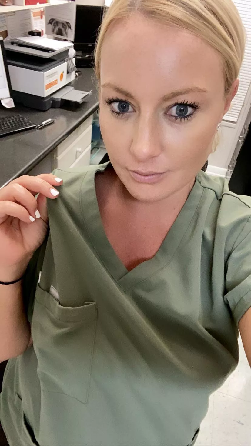 Wanna see whatโs under these scrubs?? Check out my FREE page and take a look at my big ass and tits๐ (link in comments) Wanna see whatโs under these scrubs?? Check out my FREE page and take a look at my big ass and tits๐ (link in comments)