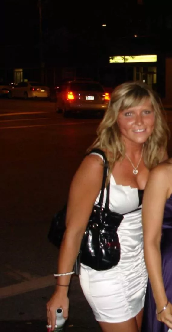 Wanna smoke with me 😈 Wanna smoke with me 😈